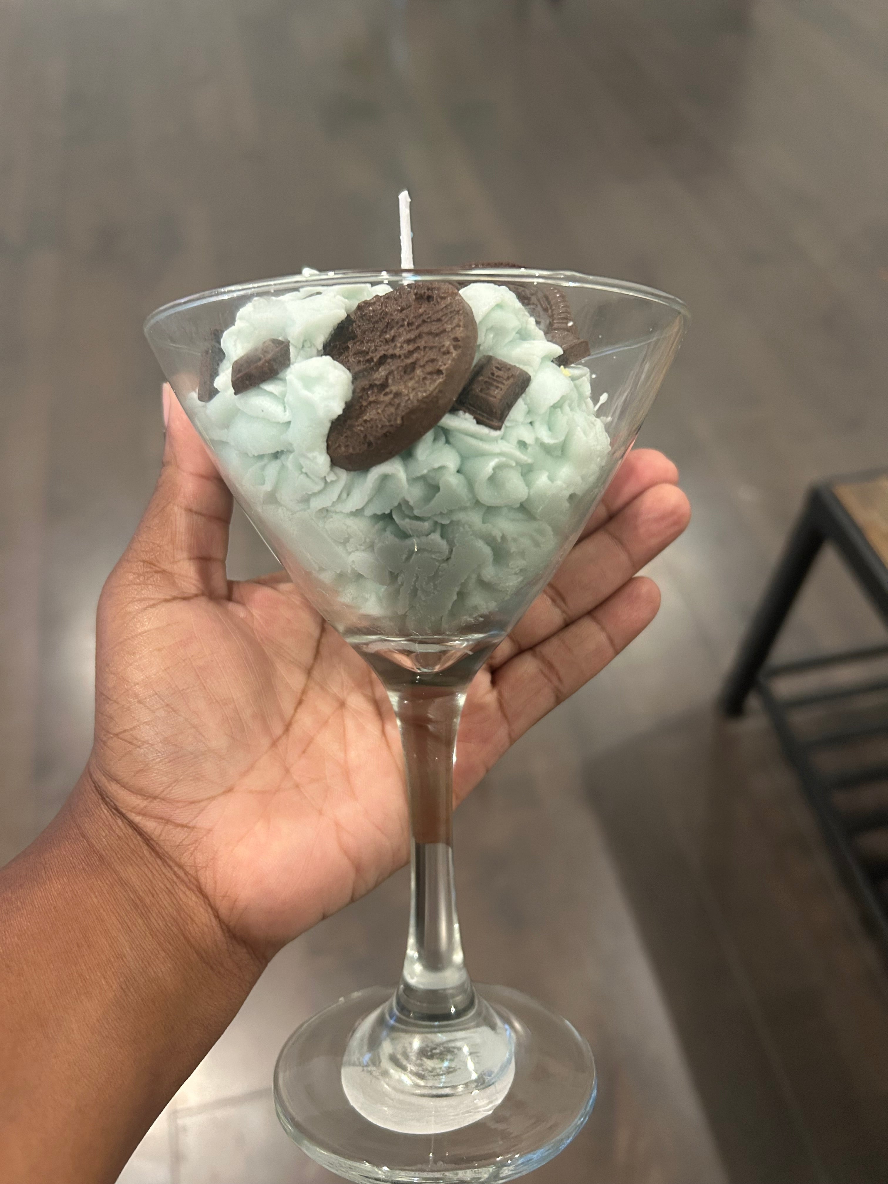 Mint and chocolate dessert candle